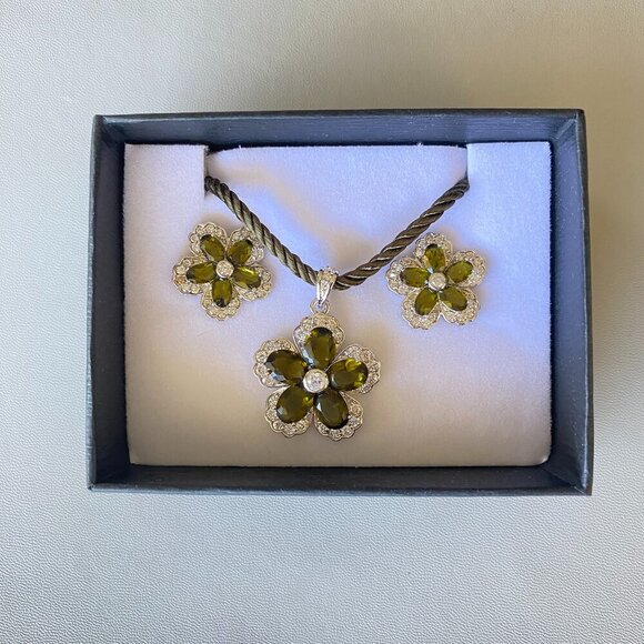 FAC Olive Green Crystal Necklace & Earrings Set NWT - Picture 4 of 9